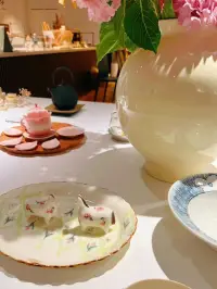 肖老師做了許多情緒困擾咨詢，要告訴大家的是，請先照顧好自己，世界才會屬于你。

風雨由天，快樂由己，保重身體，健康第一。

心中若有桃花源， 何處不是水云間。

人生的第一使命就是讓自己過得幸福。

在這個忙碌的世界里，別忘了對自己好一點！配圖