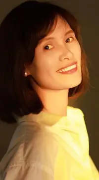 愛自己，唯有讓自己變得更好，更強(qiáng)大，才有能力去愛你所愛的人。

愛是一種昂貴的情感，只有讓自己更優(yōu)秀，才配得上擁有它，才能給愛更好的呵護(hù)！配圖