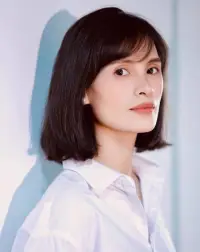 婚姻關系修復（發(fā)現(xiàn)對方的閃光點）

當夫妻間有矛盾爭執(zhí)是難免的事情，當你實在看不慣對方的缺點時，破口大罵或者紅臉吵架都是要避免的。

你可以先試著走開，下樓走走，給自己一個冷靜的空間和時間，從壞情緒中抽離出來，想想你當初堅定地要跟這個人在一起的原因是什么，想想他最吸引你的點是什么，想想你們之間曾有過的那些快樂時光。

再恩愛的夫妻，一生之中都有100次想離婚的念頭和50次想掐死對方的沖動。靜下來調(diào)整情緒，不要只盯著對方的毛病看，而忽略了那些閃光的特質(zhì)。

關注婚姻家庭咨詢師肖老師，分享更多婚姻經(jīng)營知識！配圖