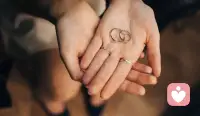 婚姻要學會自省

要注意對方感受，放棄小我

如果想把婚姻經(jīng)營好，就要學會反省自己。人無完人，每個人都會犯錯誤，只有學會反省，才能讓自己成長。

只有讓自己成熟些，才能把婚姻經(jīng)營得很好。在婚姻中要多注意對方感受，有很多夫妻女方太任性，喜歡吵鬧，因為一點小事得理不讓人，所以經(jīng)常把夫妻關系搞得很僵。

夫妻總吵架，對于感情非常不利，只有放棄小我，真誠對待愛人，才能換來對方的將心比心。

只有走進對方心里，了解對方心里真實所想，才能把婚姻經(jīng)營得非常幸福。

人生匆匆?guī)资辏胍鸦橐鼋?jīng)營得非常好不太容易，需要彼此的努力，需要彼此的寬容。

婚姻家庭咨詢可關注肖蕭配圖