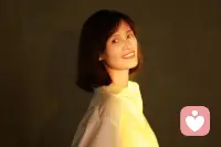 禪修，又稱冥想，是一種通過專注呼吸、放松身體、平靜思緒的心理鍛煉。

禪修不僅能幫助我們降低壓力、改善睡眠，還能提升心靈的力量，讓我們在面對困境時保持冷靜和自信！配圖