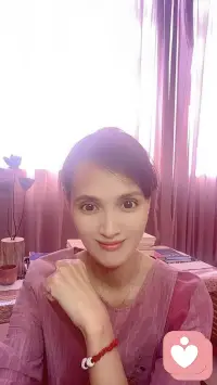 你接近的人影響了您


如果渴望變漂亮，就和漂亮的人在一起。很可能變得會化妝，很可能氣質越來越優雅。

如果渴望好好學習，就和學霸在一起學習。很可能一段時間以后，學霸考了第一，而你考了第二。

如果渴望賺錢，就和收入高的人在一起。統計學家的數據顯示，一個人的收入，往往和ta的5個最好朋友的平均收入接近。不是有錢了再和有錢人在一起，而是和有錢人在一起以后，更可能有錢。

如果渴望成長，就和我們咨詢師在一起！加油！配圖