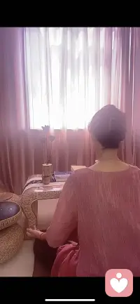 人最難的是什么？

是接受自己的平庸。

一旦你能夠承認自己平庸，接受自己普通，那么你的心態會上升到另一個高度。

總是追求完美的人，常常會陷入“焦慮與糾結”的狀態；

而且，這類人最容易精神內耗。

比如：

有些人，總認為自己“很不平凡”，是個做大事的人；

但他一路走，一路跌倒；

到最后，他還是無法認清自己的能力。

不適合做生意，卻偏要做生意；

不適合走這條路，卻偏要一條路走到黑。

這樣的堅持，追求的并不是完美，而是無意義的執念。

有些時候，接受自己的普通和平凡，會讓你少了許多內耗和煩惱！配圖