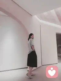 每個(gè)人都會(huì)有一段異常艱難的時(shí)光，生活的壓力，工作的失意，學(xué)業(yè)的壓力，愛的惶惶不可終日，挺過來(lái)的，人生就會(huì)豁然開朗，挺不過來(lái)的，時(shí)間也會(huì)教你，怎么與它們握手言和，所以不必害怕的！

那個(gè)難熬的時(shí)光，沒有人在乎你在深夜的痛哭，沒有人能替代你的苦痛煎熬，只有自己獨(dú)自撐過，這是一段沉默的時(shí)光，是一段成長(zhǎng)的時(shí)光，是一段拼命努力的時(shí)光。

一個(gè)人，注定要走很多的路，要看過很多物是人非，才會(huì)成熟，才會(huì)坦然！

早上好！朋友們！配圖