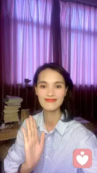 人間清醒

蘇軾說“人生如逆旅，我亦是行人。”

逆旅，在古代指的是旅途中的客棧，往往代表著漂泊不定、顛沛流離的生活狀態。

將人生比作逆旅，意在表達人生就像是一場漫長而充滿變數的旅程。

在人生路上總會遇到形形色色的人，若是只關注別人，往往會陷入困頓和虛無之中。

所以說，通過別人，能看清自己，這是一種能力，也是難得的人間清醒！配圖