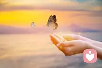 也許“從未有過真正完美的婚姻，所謂理想的家庭，就是有修復能力的家庭。”當婚姻出現(xiàn)裂痕時，才是真正親密關系的開始。

正如我們的婚姻出現(xiàn)危機一樣，換個方向也許就是轉機。配圖