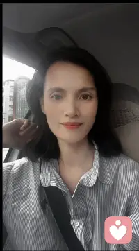 分手療愈咨詢（分假性分手和真性分手）


有人說分手的時(shí)候因?yàn)閷?duì)方的冷漠而放棄對(duì)感情的追求，也有人說你對(duì)我都那么絕情了，我還有挽回的必要嗎？不如就放手吧，地球沒了誰都一樣轉(zhuǎn)。但是過了一段時(shí)間又會(huì)陷入痛苦的漩渦中，不能自拔。

其實(shí)分手分兩種，一種是真性分手，一種是假性分手。如果對(duì)方是真性分手，挽回的機(jī)率不大，但是假性分手基本上都是可以挽回的。那么兩者怎么鑒別呢？

1、真性分手表現(xiàn)之一：徹底拉黑

真性分手最明顯的表現(xiàn)就是對(duì)方將你徹底拉黑，根本不會(huì)留下任何關(guān)于你的線索，也不會(huì)留下任何可以知道你消息的渠道，聯(lián)系方式，微信、電話，各種社交帳號(hào)都會(huì)毫無保留的清理掉，因?yàn)樾闹胁粣郏砸膊粫?huì)留下任何關(guān)于對(duì)方的東西。不會(huì)打電話，也不hi發(fā)問候，這是真性分手最明顯的表現(xiàn)。

2、真性分手的表現(xiàn)之二：說對(duì)方的壞話

3、真性分手表現(xiàn)之三：老死不相往來

假性分手的

1、表現(xiàn)之一：會(huì)悄悄地關(guān)注對(duì)方

2、假性分手表現(xiàn)之二：分手后還會(huì)聯(lián)系對(duì)方

其實(shí)不管是真性分手，還是假性分手，都是感情結(jié)束的標(biāo)志，是你自己主動(dòng)放棄還是不報(bào)遺憾，這就要問問自己的內(nèi)心，如果對(duì)這段感情不舍，或者還愛著對(duì)方，為什么不大膽的嘗試一次呢？萬一成功了呢？配圖