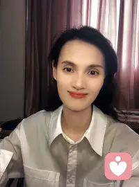 做為一名全職的婚姻輔導(dǎo)老師給想離婚的朋友一點(diǎn)建議：

每次看到明星離婚都在大肆的宣傳，給普通人的影響很壞，說沒有感情就去離婚，有的為了金錢什么的，可以隨心所欲，說孩子都有教育基金，對孩子傷害也不會(huì)太大。

但我們普通人呢，每天都是為生計(jì)奔波忙碌，要照顧孩子，照顧老人，一旦離婚是2個(gè)家庭的破裂，傷害最深的也是小孩，不完整的家庭給孩子童年留下的是一輩子也無法彌補(bǔ)的傷害。

所以普通人離婚一定要慎重考慮，不要因?yàn)橐稽c(diǎn)小事就離婚，為家合作共贏，否則將會(huì)后悔莫及！配圖