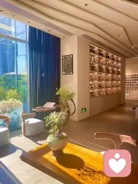 民間總有一種說法，說嫁人是第二次投胎，如果一個女人嫁得不好，那她這輩子就沒什么指望了。

但投胎是沒法選擇的，緣分天定，人力不可抗拒，婚姻卻不一樣，你有大把的機會可以選擇。

雖然有緣分的加持，但謀事在人，只要你愿意擦亮雙眼，你也可以重新來一次完美的“投胎”。

婚前擇偶歡迎關注肖老師。配圖