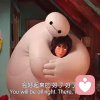 擁抱自己內在的小孩

當你還是個孩子時，在你眼中的世界，是和善而友好的。但當你成年以后，會面對越來越多，來自外界的質疑和否定。
面對那些冷眼和嘲笑，你會不會感到痛苦和無助？

成年人的世界沒有容易兩個字，你每天的生活都是忙碌的。


早上，你6點就要起床，頂著凌冽的寒風，瑟瑟發抖的快步沖向地鐵站，只為了趕上那班早一點的車，晚上，你拖著疲憊的身體，隨著地鐵搖晃的節奏昏昏欲睡，回到家剛做完飯，又接到上司的電話。
你顧不上吃飯，急急忙忙地完成剛才上司交辦的工作，為明天那場重要談判準備一個合理的方案。夜已深了，當你好不容易忙完這一切，餓著肚子卻沒了胃口，揉揉酸痛的腰，窩在沙發上發呆。

第二天，你熬夜加班準備的資料，卻被上司毫不留情地扔在地上，他對著你大聲咆哮，你絞盡腦汁的方案被批評得一文不值。
你垂著頭，默默撿起資料走回座位，背后卻傳來同事的竊竊私語，還有毫不掩飾地輕笑聲。

面對這些傷害，你感覺到深深的恐懼：為什么你什么都做不好？為什么他們都討厭你？
你不禁回想起從小到大，那些否定自己的聲音。“這么簡單的題，你都不會做，你那腦瓜就是個擺設！”“隔壁小云這次又考了滿分，你才考80分，同一個老師教的，你們咋就差那么多！”“不認真學習，畫什么畫，你有那天賦嗎？簡直就是浪費時間”。

此刻無助的你，與兒時那個被苛責的小小影子，重合在了一起。
你感覺自己一無是處，生無可戀，陷入焦慮和抑郁的漩渦。

生存的艱難，讓你害怕面對自己的恐懼，也不敢承認自己的脆弱。你勉強維持著表面的堅強理智，遺忘了隱藏在身體內那個無助的小孩！

這個時候，你可以嘗試和自己內在的小孩對話，帶他們走出心靈的黑洞，感受外面的陽光。

覺察內在的自己，不是揭開心里的傷疤，陷入羞愧自責、焦慮暴躁的情緒，而是正視內在創傷，自我肯定的過程！心理學有研究稱：懂得自我肯定的人，能更加客觀、公正地處理威脅自我認同和群體認同的信息，促進個人成長。

如果你不懂得自我肯定，別人的每一句嬉笑嘲諷、惡言相向，都會變成禁錮你的層層枷鎖。

而當你懂得肯定自己，你會發現意念可以打破這些枷鎖，你可以創造更多屬于自己的美好！配圖