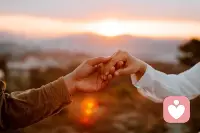 許多人認為，婚姻是兩個不完整的人走在一起，成為了一個完整的人。

在這種思維模式下建立的親密關系，會阻礙個人和婚姻的成長，最終導致失衡、痛苦、不和諧。

因為這期間可能會帶著對方不知道的期待要求伴侶、可能會困惑于“男女”性別不同的思維方式等等。

而這段“我們”關系的目標，是滋養和珍愛彼此，同時每個人都珍愛自己，以及共同提供一個安全的港灣來承載成長和變化！配圖