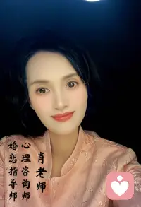 婚前咨询

当女性把所有精力都留给对方，把经营关系当成自己一生的使命，到最后就会发现，为了绑住一个如此平凡的人，自己付出了整个人生最重要的东西，那就是时间。

​生命就是这样被一点点浪费，而时间再也回不来了，这个沉没成本，才是最隐秘的损失。
​
不要以为退到男性身后，退到家庭婚姻里就安全了。恰恰相反，也许，这将是你噩梦的开始。婚姻的本质从来都不是爱，而是合作共赢。

​婚姻可能会在某个阶段让你获得一段美好的时光，但它却浪费了你最重要的一样东西，那就是心力。当生活一旦露出真面目，你会瞬间被打得措手不及。

​​女性最大的悲剧，就是在二三十岁的时候，给你一条看似轻松的路，用婚姻诱惑你放弃独立，而放弃探索自己生命的可能性。

​没有所谓的全职妈妈，只有真正的家庭主妇，为家庭打开，是没有出路的。女性要把精力转向更宏大的世界，把精力放在自己身上。

​经营好自己，比经营任何一段关系更为重要。罗翔老师曾说过，前途比爱情重要，爱情比前途更难得，但是对的人，一定会站在你的前途里。

​遇良人先成家，遇贵人先立业，无良人无贵人，那就先提升自己。

​身为女性，要注重个人物质与精神的双重建立，你要是无法独立，人生中最大的风雨，也许就是婚姻带来的。你只有像男人一样去奋斗，才能获得真正属于自己的东西。配图