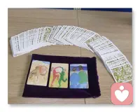 许多焦虑的产生来自您不知道您是谁！


人们常说，人生是一段旅程。而在这个旅程中，自我探索成为了一个至关重要的过程。通过自我探索，我们可以发现内在潜能，实现个人成长，并找到真正属于自己的意义和目标。

自我探索是对自身认知的过程。它涉及到深入了解自己的价值观、兴趣爱好、优点和弱点等方面。通过反思和思考，我们可以逐渐认识自己的独特之处，并明确自己的需求和愿望。自我探索让我们更加清晰地了解自己的内心世界，从而更好地与他人和世界相连接。

自我探索也是发现内在潜能的过程。每个人都有独特的才能和能力，但有时候我们可能没有意识到或充分发挥出来。通过自我探索，我们可以发现并开发自己的潜能。这可能包括艺术创作、领导能力、沟通技巧等各种方面。发现内在潜能不仅可以给我们带来成就感和满足感，还能够推动个人成长和进步。

个人成长是自我探索的结果之一。通过自我了解和发现内在潜能，我们可以制定明确的目标并采取行动来实现它们。个人成长涉及到学习新知识、发展技能、掌握情绪管理等方面。它是一个不断进化和提升的过程，让我们成为更好的版本自己。个人成长不仅对自己有益，也对周围的人和社会产生积极的影响。

然而，自我探索和个人成长并非一蹴而就的事情。它需要时间和努力，需要勇气去面对自己的不足和挑战。但正是通过这个过程，我们可以真正认识到自身的价值和潜力，找到人生的意义和目标。

自我探索的旅程是一段充满发现与成长的旅程。它是一个让我们从内心深处开始探索和改变的过程。让我们勇敢踏上自我探索的旅程，发现内在潜能，实现个人成长，并迈向属于自己的精彩人生。配图