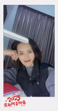 婚姻的難，不在于是否門當戶對，又或是雙方財富多寡，而在于兩個人能不能真心實意地理解對方，包容彼此的不足。

漂亮的衣服再光鮮，也得穿得暖和舒服才行。

婚姻也是如此，若沒有那份溫情和包容，就會變成空殼子。

真正的幸福，源于夫妻間那份難能可貴的默契，是我深知你的不完美，你心疼我的不容易。

別苛求圓滿，別吹毛求疵，一個智慧的伴侶，懂得在關鍵時刻“裝糊涂”！配圖