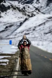 讓你內(nèi)耗的人絕不會旺你，
反而會害你或讓你有損失！

?講一個(gè)處事的原則，
就是一個(gè)人或一件事困擾你很久，
你一直處理不了，
一接觸這個(gè)人或這件事你就不順，
不開心，內(nèi)耗。

那最好的處理方式，
不是怎么更好地解決它，
而是放下。

?放下這個(gè)人，這件事，
這說明這件事這個(gè)人和你
能量不匹配，
不要再浪費(fèi)時(shí)間精力。

?任何消耗你的人和事，
多看一眼都是你的不對。配圖