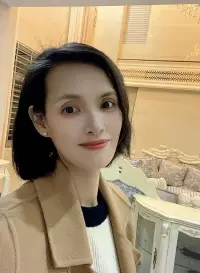 尊重个体差异：《道德经》中讲“上士闻道，劝而行之；中士闻道，若存若亡；下士闻道，大笑之”

这表明不同的人对道的理解和接受程度是不同的，体现了个体之间的层次段位差异。

在人际交往中，要认识到每个人都有其独特的经历、背景、价值观和思维方式，不能强求一致。

尊重他人的差异，不轻易评判和指责，以包容的心态去理解和接纳，才能减少矛盾和冲突，建立和谐的关系。配图