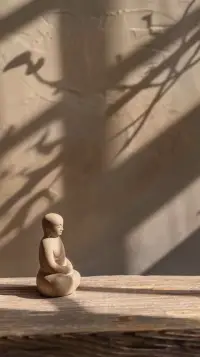 經常大包大攬的人，往往是低自尊水平的人，
一旦出了什么問題，無論自己有沒有錯，
都會認為是自己的原因導致的，把錯誤攬在自己身上；

經常大包大攬的人，往往是討好型人格的人，
為了讓別人喜歡自己，遇到事情，
首先犧牲自己的需求，
甚至不顧及自己的能力范圍，把事情攬到自己這邊來，
但往往會出力不討好。
總是大包大攬的根源是低自我價值感，希望得到別人的認可，關注和愛。
他們內心往往住著一個比較弱小的自己，害怕沖突，用大包大攬地付出，來取悅別人，
避免別人對我的不滿，指責，攻擊。

大包大攬是自戀的表現。

他們也比較看重自己，認為自己對別人很重要，常常認為自己的一舉一動，都會對別人產生很多的影響。所以，會無意識的把自己當成別人的拯救者，認為應該對別人負責。配圖