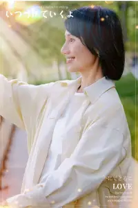 法國哲學(xué)家薩特說：“你眼中的自己不是自己，別人眼中的你不是你，你眼中的別人才是你最真實(shí)的樣子。”

這句話的核心所在是：我們對(duì)他人的認(rèn)知和評(píng)價(jià)實(shí)際上是我們內(nèi)心世界的一種投射，當(dāng)我們看到一個(gè)人的特質(zhì)和行為時(shí)，往往會(huì)根據(jù)自己的經(jīng)驗(yàn)和價(jià)值觀來進(jìn)行解讀和評(píng)判。

也就是說，當(dāng)我們以自我為中心時(shí)，看到的只是自己的一面鏡子，映射出是我們希望看到的自己，而當(dāng)我們關(guān)注別人時(shí)，我們才能從不同的角度去審視自己，發(fā)現(xiàn)那些被忽略的特質(zhì)和不足。
你的內(nèi)心才是你真正的世界，外在的所有一切，其實(shí)只是你內(nèi)心的投射。我們對(duì)他人的看法和評(píng)價(jià)實(shí)際上是自己內(nèi)心世界的一面鏡子。

你自己到底是一個(gè)怎樣的人，取決你看待人和事物是哪一面，如果你看周圍的人和事都是帶有惡意或者是批判性目光的，那其實(shí)你心里也是充滿惡意的。

如果你看周圍的人和事都覺得是善良的，那么你自己的內(nèi)心也是善良平和的。

這些人和事物，只是你內(nèi)心投射出來的一個(gè)倒影。你最真實(shí)的樣子，是你眼中如何看待別人的樣子。配圖