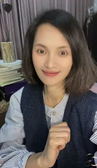 暴躁易怒是因为你缺乏有效的情绪管理能力，被外界的不如意轻易牵动神经，以怒火来宣泄内心的不满，实则伤人伤己，学会冷静和深呼吸，才能掌控情绪而非被情绪掌控。配图