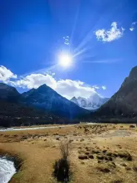 “被人理解是幸運的，但不被理解未必不幸。”

你沒辦法保證你依賴的那個人一輩子不變，因為時間和空間真的會改變很多人很多事。

「在這個世界上，什么都好商量，但只要涉及利益二字，翻臉會比翻書更快?！古鋱D
