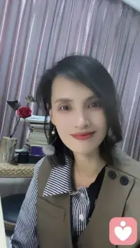 姑娘，不要再去期待或要求你老公變成你想要的樣子，讓花成花，讓樹成樹，將他還給他自己，將自己還給你自己，也放過你自己。

我們每個人都有每個人的樣子，都有自己要走的路，花開花落自有塵埃落定，你好你壞自有因果循環。

我們每個人都是自己的演員，同時也是別人的觀眾。

你是觀眾，從今天開始學會閉嘴，就看你老公的表演就好了。

他打壓你、指責你時一笑而過，告訴自己，你們不在一個維度上，認真專注的將全部的注意力給到自己，不要說自己太忙，做家務的時候也可以聽聽音樂放松心情。配圖