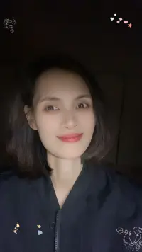 最好的自我投資：  
給身體辦健身卡，也記得給心靈留個咨詢位。

心理咨詢就像雨天借你一把傘，  
濕透的鞋襪我無法替你走， 但至少這一程，你不必淋雨。??-肖老師配圖