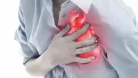 情緒低落的時(shí)候心會(huì)痛

在我們的生活中，每個(gè)人都可能經(jīng)歷過(guò)情緒低落的時(shí)刻——失去親人、結(jié)束一段深情的關(guān)系、或是面對(duì)生活中的重大挑戰(zhàn)。

在這些時(shí)刻，我們常常會(huì)感到一種難以言喻的心痛，仿佛不僅是情感上的失落，還伴隨著身體上的疼痛。

有人形容這種感覺(jué)就像心臟被緊緊握住，無(wú)法呼吸，而這種現(xiàn)象，在醫(yī)學(xué)上被稱為“心碎綜合癥”。配圖