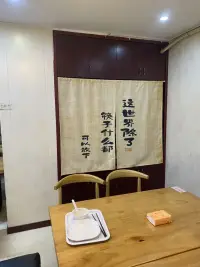 有人說過:避免焦慮最好的方法，就是，忙碌，運動和早睡。

不要因三秒鐘的痛苦而影響24小時的幸福。

很多事，想開了就是幸福，想不開就是折磨，很多時候不是跟事過不去，而是跟自己的內心過不去。配圖