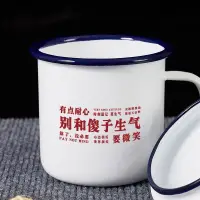 婚姻中，健康的溝通應該是尊重、理解、共情和有效表達，但有些人卻總是找茬、指責、發火、帶著攻擊性，仿佛他們的語言永遠是帶刺的。

他們不是不會溝通，而是習慣用錯誤的方式表達自己。

從心理學角度來看，這種伴侶的溝通模式，往往源于以下幾種原因——

1. 他們的內心可能缺乏安全感，習慣用“攻擊”來防御。

有些人從小在充滿批評、苛責的家庭長大，他們的成長環境讓他們形成了一種錯誤的認知：
“如果我不強勢、不攻擊，我就會被忽視、被傷害。”

于是，他們學會了用批評、指責、憤怒來建立自己的安全感。

他們通過挑剔你，來獲得控制感；

他們通過貶低你，來提升自己；

他們通過找茬、發脾氣，來掩蓋自己內心的不安。

這種人，內心并不是真的想傷害你，而是他們已經習慣了這樣的溝通方式。

但問題是，他們的安全感，往往建立在你的痛苦之上。

2. 他們有“情緒管理障礙”，無法控制自己的情緒

有些人，并不是故意找茬，而是他們的大腦天生就容易放大負面情緒。

·他們遇到一點小事，就會立刻暴躁、憤怒、沖動；

·他們無法用理性來調節自己的情緒，而是把所有不滿都宣泄出來；

·他們不懂得換位思考，只知道自己不爽，就要讓身邊的人也不好受。

這類人，可能有**“情緒管理障礙”，他們在童年時期，可能沒有學會如何調節自己的情緒**，所以成年后，遇到問題第一反應就是攻擊，而不是溝通。配圖