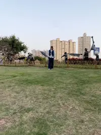 談戀愛中不把新鮮感錯當成愛


心跳加速可以是初見時的悸動，更應該是幾十年后過馬路時Ta下意識拉住你的條件反射。

真正的愛情不是多巴胺的短期狂歡，而是褪去激情后依然愿意把雞腿夾到你碗里的溫柔。

時間從不敗真情，它只是幫我們篩掉那些經不起推敲的喜歡。配圖