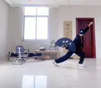 积极心理学家提出了这样一个幸福公式。

幸福是由“固定值”“生活状态”和“自发活动”这三个要素决定的。

幸福感各要素的占比分别为：固定值占40%、生活状态占10%、自发活动占50%。我认为，固定值指的是思维习惯，而自发活动指的是行为习惯。也就是说，幸福感的90%来自习惯，这说明幸福与习惯有着密切的关系。

在生活和工作中，不是“被迫做”，而是“主动做”——我们要像这样通过找回主体性、能动性、积极性让自己感到幸福。配图