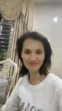 人生除了生死，再无大事。

人活着，势必会遭受挫折与失败。

这是成长不可或缺的一部分。
再苦再难，也总会随着时间消散为过眼云烟。

转变心态，用未来的眼光来看待自己当下的境况。

把大事看小，把小事化了，
即便生活为难你，你也能风轻云淡地走过去。

转念不是软弱、不是退让、更不是认输
而是放过自己，对自己好点儿。配图