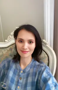 婚姻对于女人而言是一堂意义深远且极具挑战的必修课。

在这堂课中，女人需要学会与伴侣共同成长。这意味着不仅要包容对方的不足，还要鼓励彼此追求个人的梦想和目标，相互支持，携手进步。

女人也要学会平衡家庭与事业。在照顾好家庭的同时，不忘追求自己的职业发展，实现自我价值，避免在婚姻中失去自我。

在处理家庭关系方面，女人要巧妙应对婆媳关系、亲子关系等复杂的人际网络，以智慧和耐心营造和谐的家庭氛围。

同时，女人还需懂得经营感情。生活中的浪漫与惊喜不可或缺，日常的关心与体贴更是基础。在面对矛盾和冲突时，要学会冷静沟通，以理性的方式解决问题，而非一味地争吵或冷战。

另外，保持经济的相对独立也是重要的一课。拥有自己的经济来源，能让女人在婚姻中更有底气和自信。

婚姻这堂课没有固定的教材和标准答案，每个女人都需要根据自己的实际情况去探索、学习和领悟，才能在其中收获幸福和成长。❤️配图