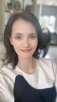 我们念头中那些焦虑、纠结、胡思乱想、自我否定、自我责备……是最消耗精神气的。

常让自己陷入炼狱之中：六神无主，身心俱疲，五内俱焚。

如何摆脱内耗，恢复精气神？

我总结以下6点：

1、学会断舍离2 、专注自己
3、好好吃饭好好睡觉
4、亲近大自然5、适当运动
6、有自己的兴趣爱好配图