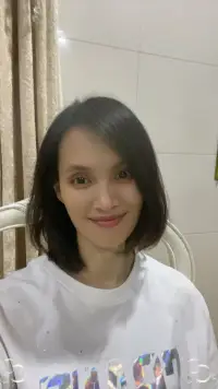 你可以不懂人心，但一定要讀懂人性。

人到了一定年紀(jì)，應(yīng)該是往回收的，收起自己的野心，也收起自己的坦誠，遇人只說三分話，未可全拋一片心，不要再對(duì)誰都掏心掏肺。你可以不傷人，但要保護(hù)自己。

楊絳先生說過，別曬幸福，別曬甜蜜，別曬發(fā)達(dá)，也別曬成功。物理學(xué)家常識(shí)告訴我們，曬總會(huì)失去水分，藏才是保鮮的最好方式，幸福是養(yǎng)自己的心，不是養(yǎng)別人的眼。

人要努力，但不一定非要用成功來定義自己，人生的容錯(cuò)率是很高的，不只局限于一朝一夕。努力要有，但比努力更重要的是正確的選擇。配圖