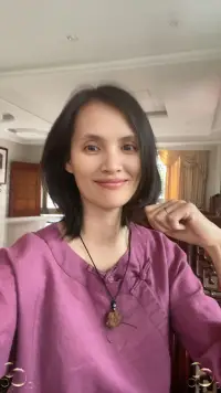 保持平稳乐观的心态有助于维持心血管健康。长期承受高压力会对心脏产生负面影响，同时也会增加患上“心碎综合征”的概率。学会放松和减压的技巧，如冥想、瑜伽、呼吸操等，可以帮助降低紧张和焦虑，维持心脏健康。


同时，在调节情绪方面，也有不少方法可以尝试，例如深呼吸、向他人倾诉、哭泣或运动等。配图