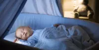 焦慮遠(yuǎn)不僅是一種情緒，更是一種你想實現(xiàn)自己生命意義的緊迫感 。

焦慮的人大多勤奮、努力、要強 。對生活、對自己、對他人，有一套標(biāo)準(zhǔn) 。所有的痛苦都源于我們想要的一個字「好」、兩個字「應(yīng)該」。

“我必須做到盡善盡美，如果不完美，一定是我不夠好。”完美主義者對自我殘酷施壓。然而，活在這個不確定的現(xiàn)實里，誰的生活又是盡善盡美的呢？

接納自己的不完美，歸順自然，別和焦慮較勁，別和現(xiàn)實對抗。

與生活握手言和，與自己和解，不為難自己！

今晚把自己當(dāng)孩子寵著，每個小孩子不都是沒心沒肺倒頭就睡的嗎？配圖