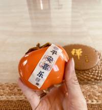 从心理学角度，外界的一切都只是你内心的投射。

与其向外求，不如观察自己的那些念头来来去去，观察他们，不评判，保持内心的清明。

这也是精神境界上的超脱。

心状态对了，人生就顺了！配图