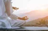 从你不再依赖外在感情，不再认可平等开始，内心才会真正强大。

​在这个纷繁复杂的世界里，唯有摆脱对某些外在因素的过度依赖，才能真正实现内心的坚不可摧！
​配图