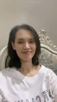 越优秀的人喜欢独处，只有平庸者才喜欢扎堆。独处是一种提升自己、驾驭自己的能力，能在安静和孤独中成就自己。

所以不要活在别人的嘴里，把脸皮加厚，做一个百毒不侵、心宽体胖的人。埋头做自己该做的事情，没有事什么能影响到你、没有什么人能战胜你。配图