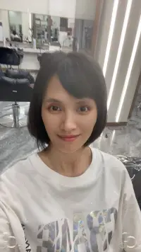 半生已过，才发觉最亏欠的人其实是自己，走错的路要打住，爱错的人要告别，余生，好好爱自己！

‬人的一生应该学会为自己而活，学着欣赏自己，接纳自己，不要太在意别人怎么看你，或者别人怎么想你。

你要活得更精彩，精彩得让世界注目。要知道，不是你得到幸福后才会活得精彩，而是活得精彩后才会得到幸福。

为自己而活，其实就是理解自己，接受自己，取悦自己，爱自己。唯有这样，才会爱生活，才能更快乐。配图