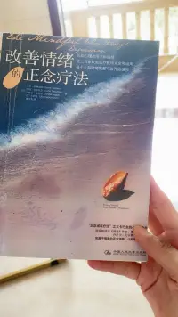 当一个人内在觉醒的时候，最大的外在表现，就是我真心待你，但内心再也不会过分执着，人生这道题只要你放弃不要了，这道题就解了，我们修炼的这颗无情心，不是冷漠，更不是刻薄，是放下，放下对一切的期待，不再期待眼前人的本该如此，不再期待明日似的未来可知！配图