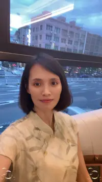 “愛”是有保質(zhì)期的，因為沒有任何男女的荷爾蒙能夠像熱戀期一樣，源源不斷地輸送幾十年。

當男女間的“愛”消磨殆盡的時候，如果沒有其它可以維系婚姻的籌碼，那么婚姻的破裂指日可待。

彼此的三觀能夠基本吻合，雙方都擁有穩(wěn)定的情緒，這是支撐婚姻的底層力量。配圖