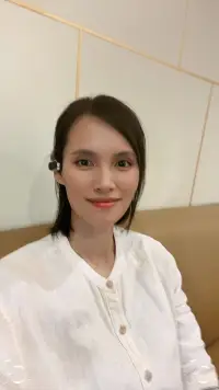 婚姻內耗咨询

困在离不了又过不好的婚姻里，很多人误以为只有立即决策才能解脱。但真正消耗能量的往往不是现状本身，而是时刻悬在头顶的必须做选择的焦虑。

允许自己暂时搁置选择，实质是给情绪按下暂停键，把反复推演离婚可能性的精力，转化为修复内在秩序的能量。

暂停期间最有效的行动，是把追问要不要离的话筒转向自己：如果注定要这样生活三年，我能先为自己做哪些建设？这种思维转换能让人从受害者角色中挣脱，转而掌握关系中的主动权。配图