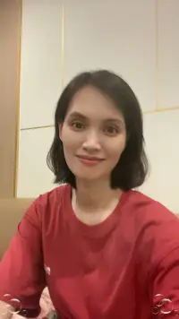如果你把人生的幸福寄托寄托在另一个人身上的话，那么你这辈子注定是不会有幸福的。

如果没有人爱你，你可以自己爱自己呀，而且你自己对自己绝对忠诚，绝无二心。

如果没有人陪伴你，你自己一个人潇洒，一个人自由快活也挺好啊。

出去旅游穷游，山河为伴。

可以阅读，与书本为伴，甚至与手机为伴也是可以的嘛。

等风来不如自己追风。

凡事向外求，注定不幸，向内求，反而活得越来越透亮。