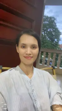 你要时刻提醒自己，你是来人间历劫的，所以要允许一切发生，允许伴侣不爱你，允许孩子不爱你，允许亲近的人背叛。不要跟自己较劲，既然是历劫，那就好的坏的都要经历，很多事冥冥之中自有安排，顺其自然，带着历练的心态，一切都会变得柔软而轻松。

​人生第一课，接受没人爱；

人生第二课，任何人的爱都是负担；

人生第三课，爱上任何人都无法自由；

人生第四课，释怀所有人安静的离开；

人生第五课，不对任何人怀有期待。

允许一切发生，你将无所畏惧，凡事发生皆有利于我。

​真正的内心强大，不是对抗，而是接受。

世事无常，允许遗憾，允许愚蠢与短浅的存在，允许所有人不喜欢你。生活无非就是见招拆招，你害怕的事如果发生，那也是解脱，会如释重负，然后找到继续前行的力量，成为更好的自己。配图