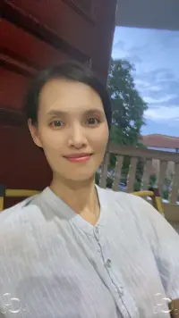 记住，先跪着把钱挣了，再站着做选择。

一定要好好赚钱，人这一生什么都可以放弃，唯独不能放弃赚钱的能力。

一切痛苦的根源都来自于缺钱或者缺爱，赚钱是唯一能抬得起头的事。

别指望任何人心疼，真正为自己撑腰的，是手中的存款，是知识的储备，更是做事的能力。