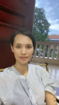 NPD是心理學所說的自戀型人格障礙。這類人事實上就是個徹頭徹尾的吸血鬼，而且自戀型人格障礙男性占了75%。

?特點第一，是不負責任。第二，是勒索。第三，喜歡指使別人讓別人為他服務。第四，有很強的控制欲。第五，他控制別人的同時又持續性的貶低打壓別人。第六，從不認錯，自己永遠都是對的。

?如果婚姻中不幸遇到這種人，那就是你噩夢的開始。在他身邊你會莫名的感到難受，會覺得自己沒有價值。因為他認為自己永遠是正確的，是最聰明的。

?你想好好的跟他溝通，門都沒有。只要你一開口，他就認為你是在批評他，批判他。他對批評的反應就是憤怒，因為他的內在是崩塌的。
?自戀型人格障礙，往往打著愛你的旗號來控制你，實則他極度自私。

?總結就是，精神上打壓，物質上索取，思想上控制。

?這種人非常自私，更沒什么擔當。不會好好說話，你跟他掏心掏肺，他覺得你在處處跟他作對。

?他只在意他自己的感受，全不顧及別人。明明是兩個人過日子，但他從不與你有商有量。你給他的建議說了800遍，這個事不能干，你做的不對，但是他跟聾了一樣，聽不到，也不會改。配圖