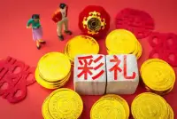 ??當代男子為什么結婚難！一彩禮大問題！

彩禮，這個在中國傳統(tǒng)婚禮中必不可少的環(huán)
節(jié)，如今卻成了很多男人難以承受之重。

動輒十幾萬、甚至幾十萬的彩禮，對于很多
普通家庭來說，無疑是一筆巨款。為了湊齊
這筆錢，他們可能要掏空家底，甚至借遍親
朋好友。

彩禮背后，折射出的是社會對男性的期待和
要求：你要有經(jīng)濟實力，才能娶到老婆，才
能證明你的價值。

這種觀念，無疑加劇了中國男人的結婚壓力和焦慮。配圖