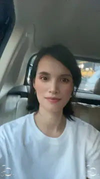 在这个纷繁复杂的世界里，我们常常在追寻爱的道路上迷茫地徘徊。
 
我们渴望被爱，眼睛紧紧盯着他人的目光，期待从外界汲取那一份份慰藉与关怀。
 
然而，我们似乎忽略了一个最为根本的真相：你需要的不是被爱，而是好好爱自己，无条件地爱自己，这才是送给自己蕞大的礼物。
 
正如王尔德所说：“爱自己是终身浪漫的开始。”配图